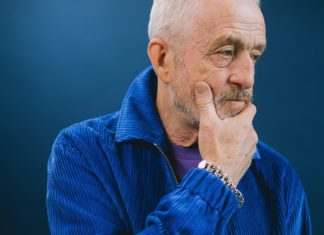 Person holding his hand on chin trying to remember his thoughts