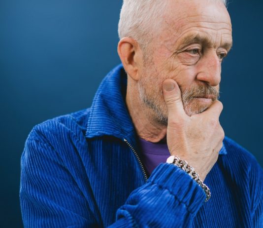 Person holding his hand on chin trying to remember his thoughts