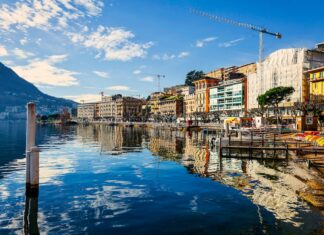 Picturesque image showing lake and houses in Switzerland