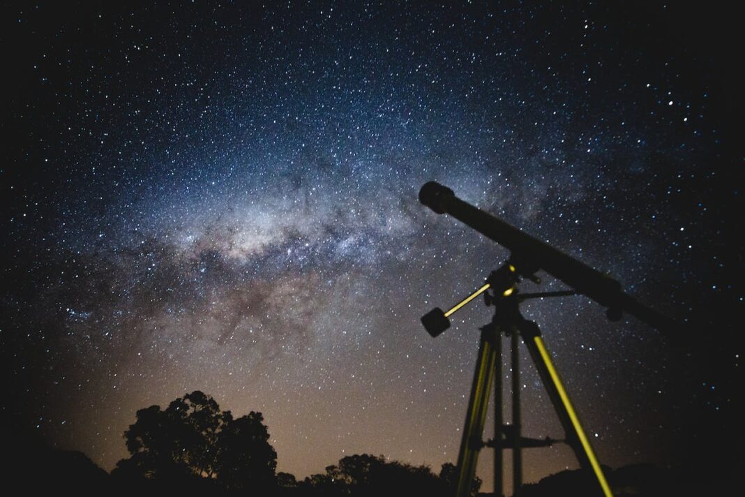 Best Telescopes Under 200 dollars. Observing nightsky