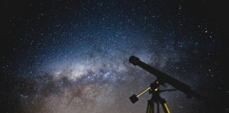 Best Telescopes Under 200 dollars. Observing nightsky