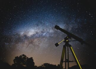 Best Telescopes Under 200 dollars. Observing nightsky