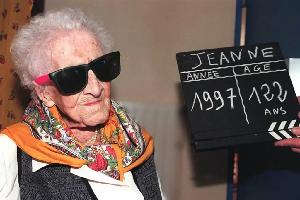 Jeanne Calment with glasses and 122 years old